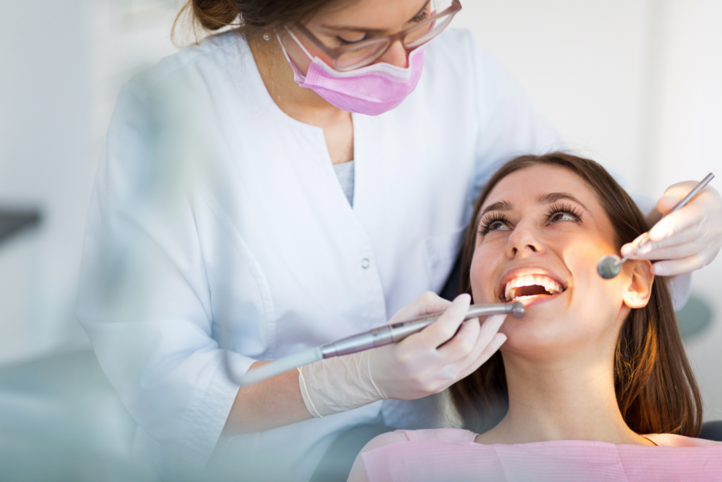 Saiba quais os tratamentos odontológicos mais buscados no fim de ano